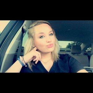 Meet your Posher, Caitlin